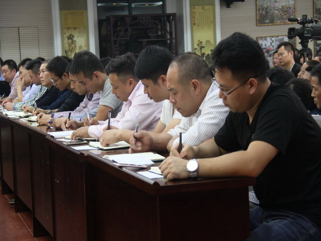 集团召开“树危机、立标杆、促升级”全体管理人员电视电话会议3.jpg